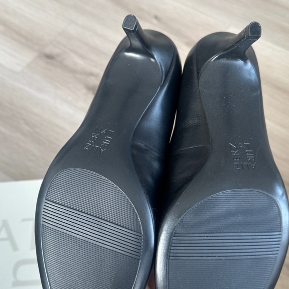 Everly Black Pointed Toe Heels Naturalizer Everly Pump - Picture 5 of 8